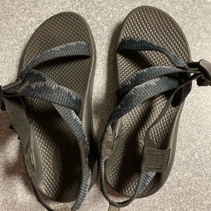 Kids chaco. size 3. navy strap. worn twice.